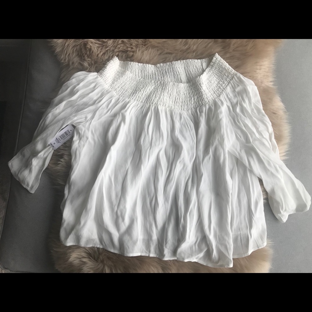 Aritzia “Marcilly” blouse - Picture 3 of 4